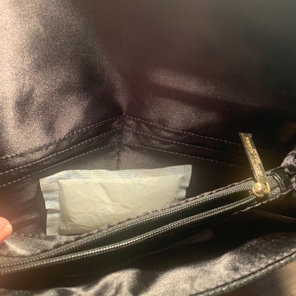 Giorgio Armani Parfums black evening clutch - Picture 5 of 8